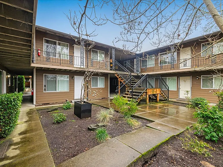 Bayberry Apartments — Photo 7
