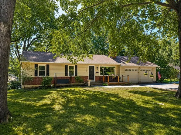 9255 Hemlock St, Overland Park, KS 66212