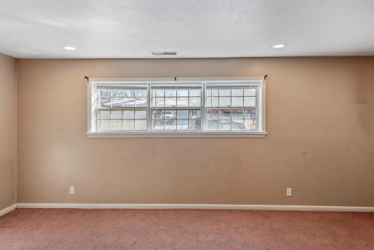 Brick Haven - 117 - Unit 8 — Photo 4
