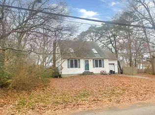 220 Hounslow Rd, Shirley, NY 11967