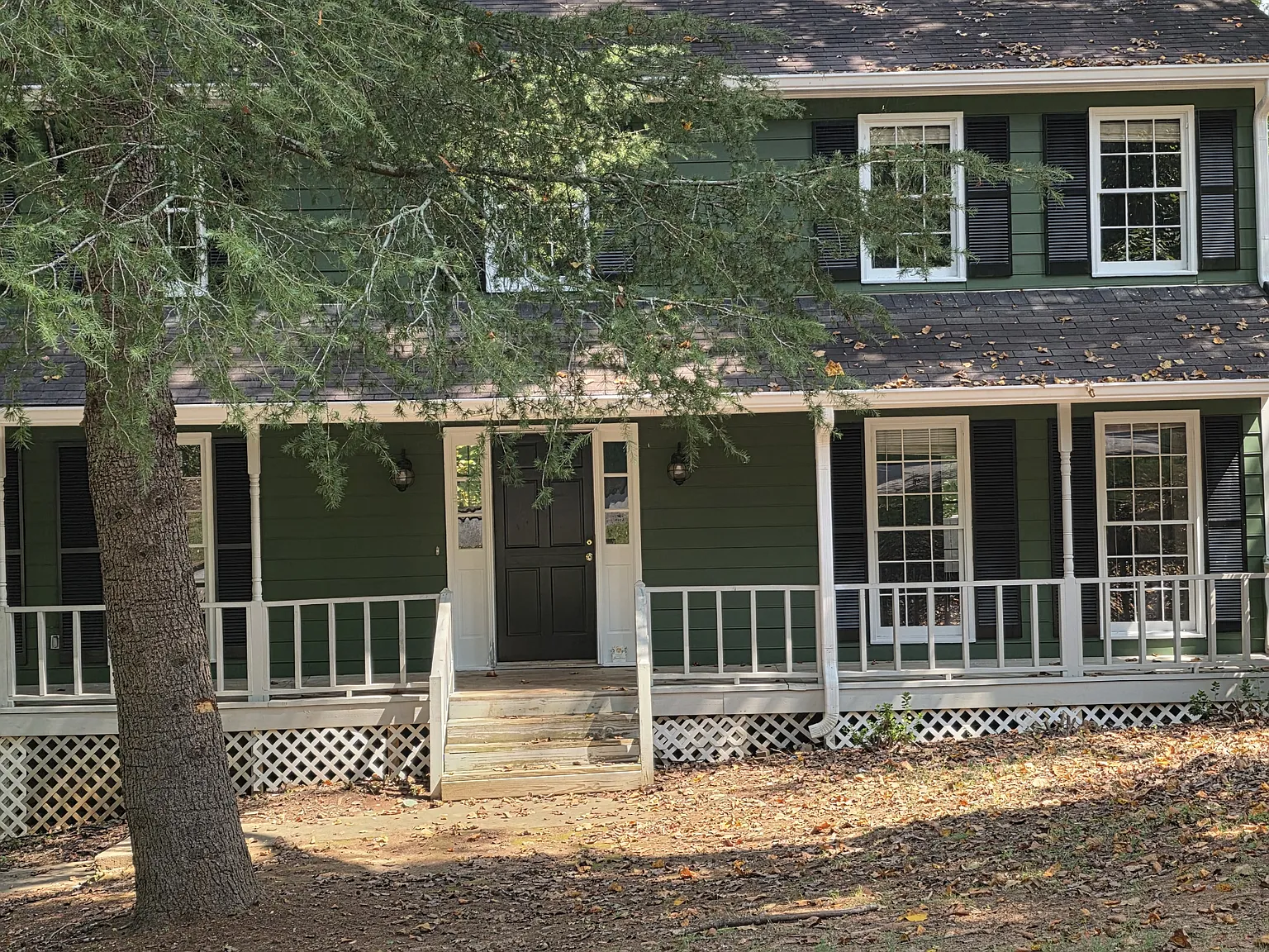 5 bed, 2.5 bath, 2584 sqft, $2,800 — Photo 2