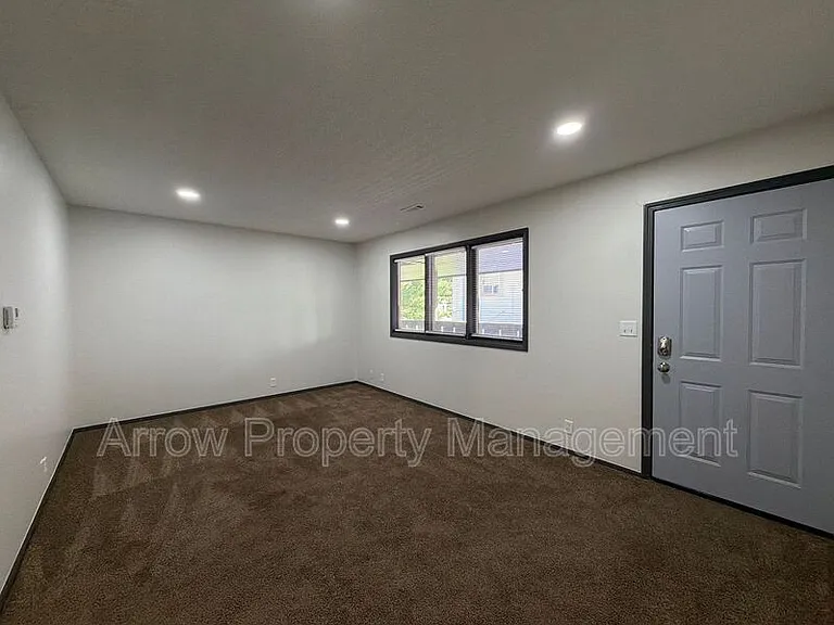 2512 R St #5 — Photo 2