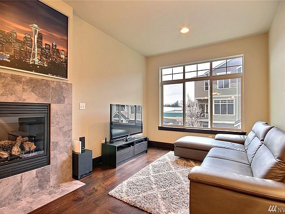 4th image of 3801 NE 3rd Pl
