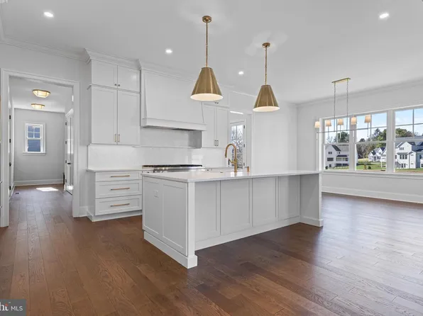 302 Old Kingfisher Ln, Malvern, PA 19355