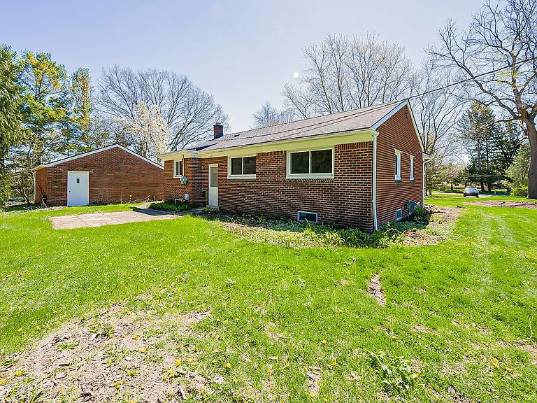 8701 Brookville Rd — Photo 51