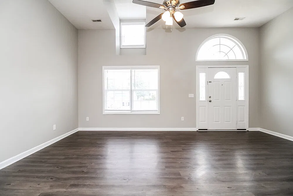 3 bed, 2.0 bath, 1366 sqft, $2,135 — Photo 3