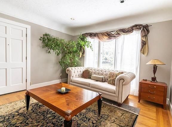 5th image of 2517 Montgomery Way
