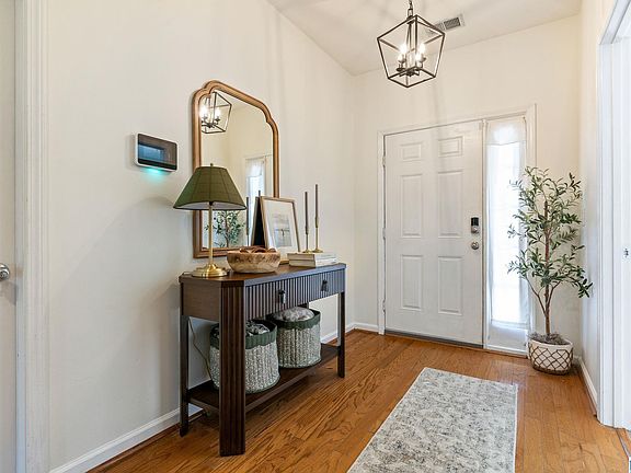 4th image of 1093 Fairbank Ln