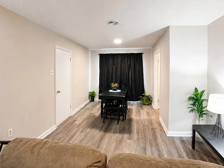 406 W 52nd St #406 — Photo 13