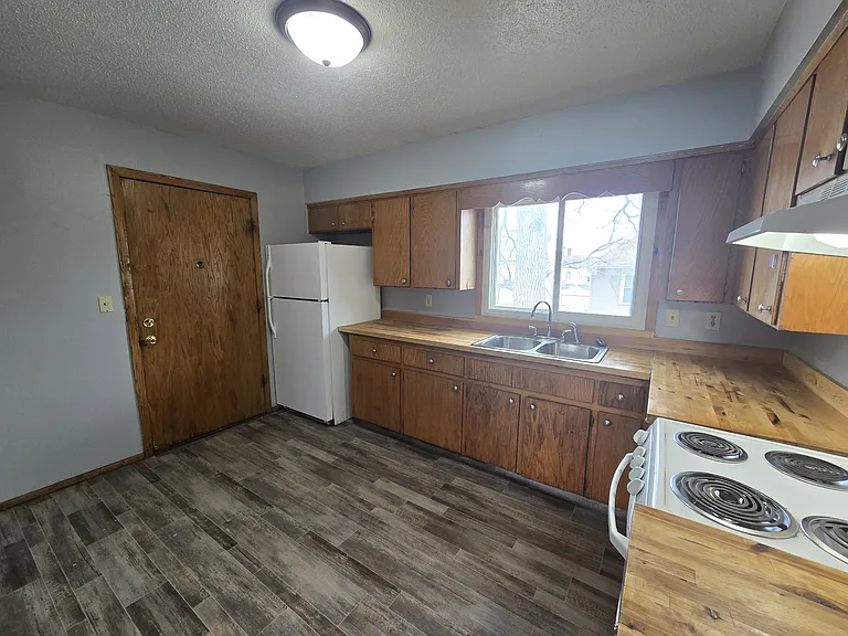 811 W 3rd St #8 — Photo 3