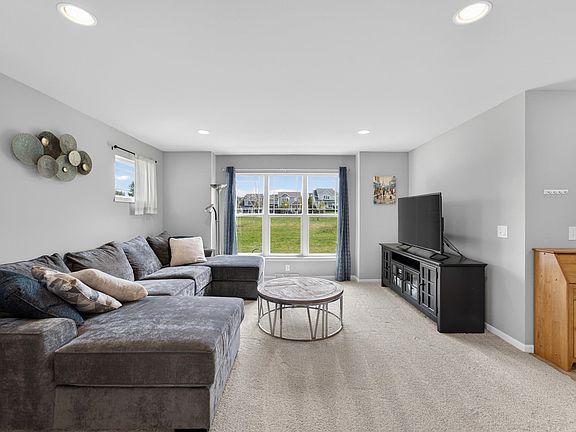 3rd image of 208 Sugar Maple Ln