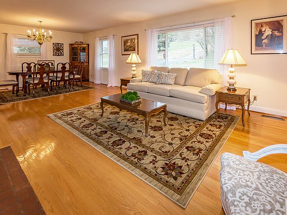 4th image of 502 E 10th Ave