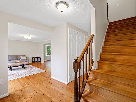 3rd image of 9718 Locust Hill Dr
