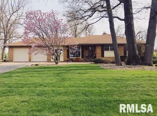 739 Robinswood Ln, Metamora, IL 61548
