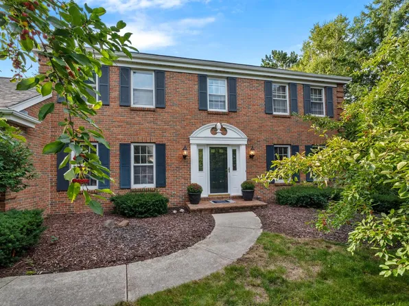 W74N1039 Montgomery AVENUE, Cedarburg, WI 53012