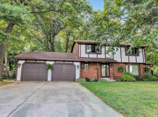 1016 Country Club Rd, Green Bay, WI 54313