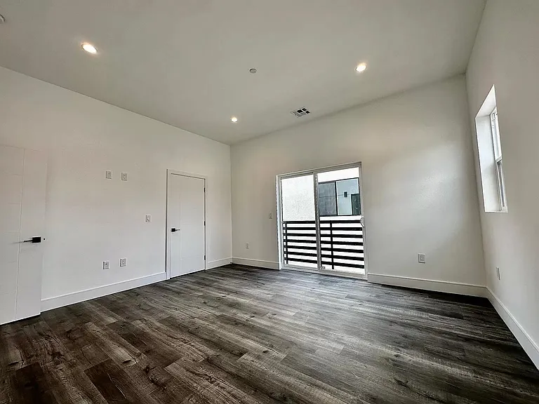 5648 Auckland Ave #1/2 — Photo 7