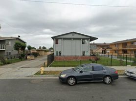 820 W Cedar Ct, Oxnard, CA