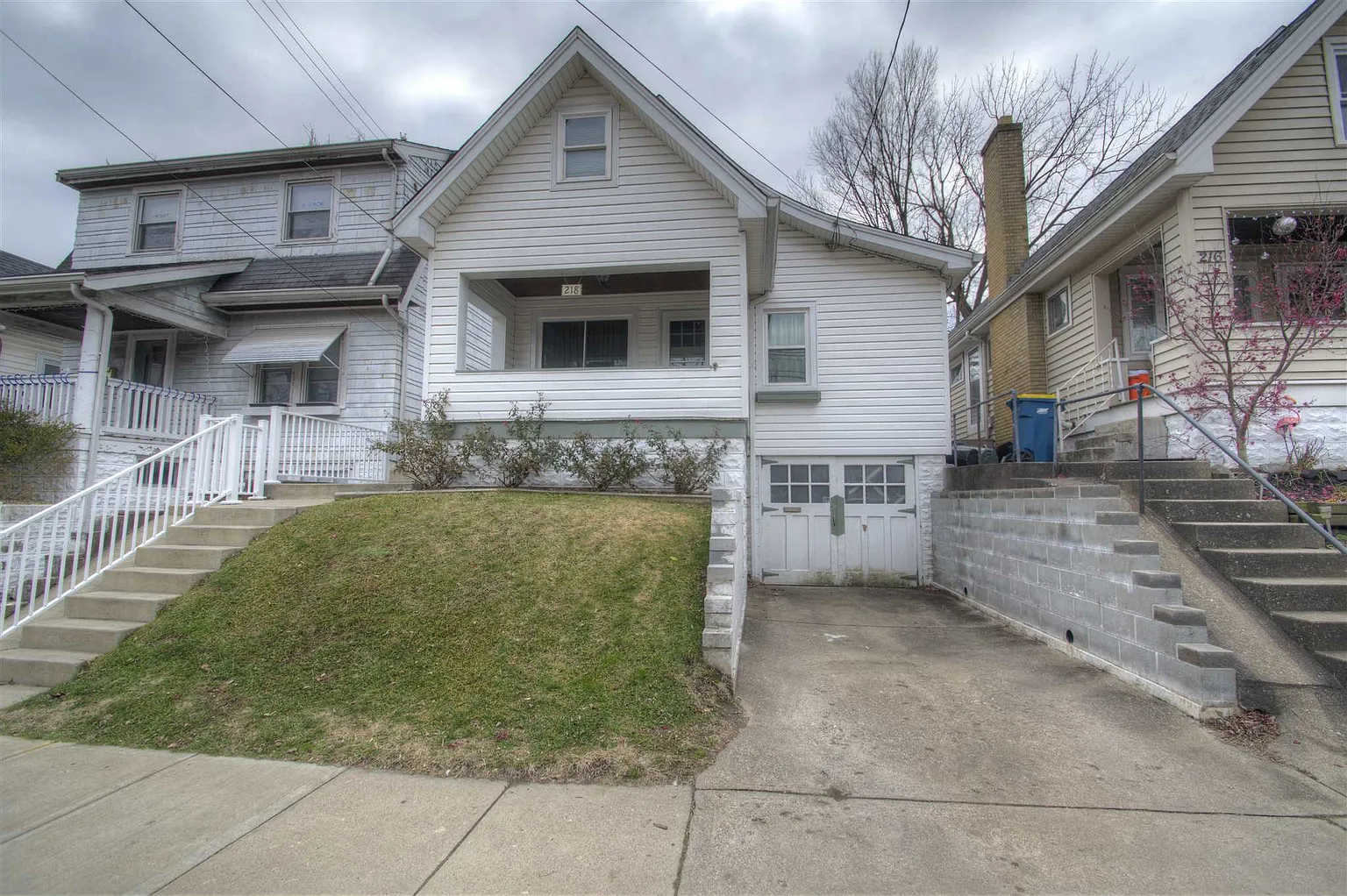 218 Roosevelt Ave photo 1