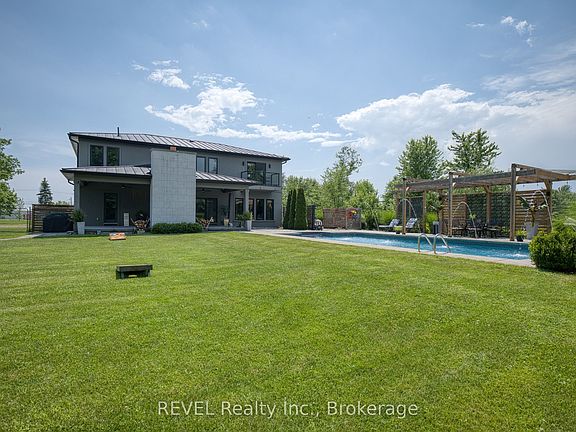 4th image of 1009 Canboro Rd