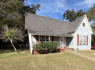 1136 N 13th Ave, Laurel, MS 39440