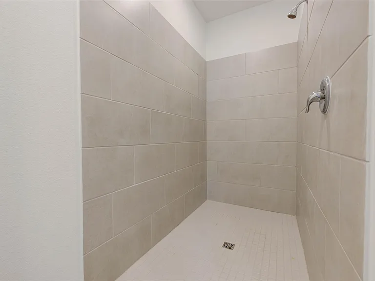 400 Robin St — Photo 4