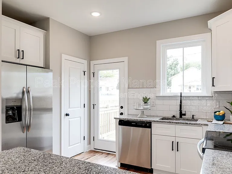 3204 Delaware Ave — Photo 12