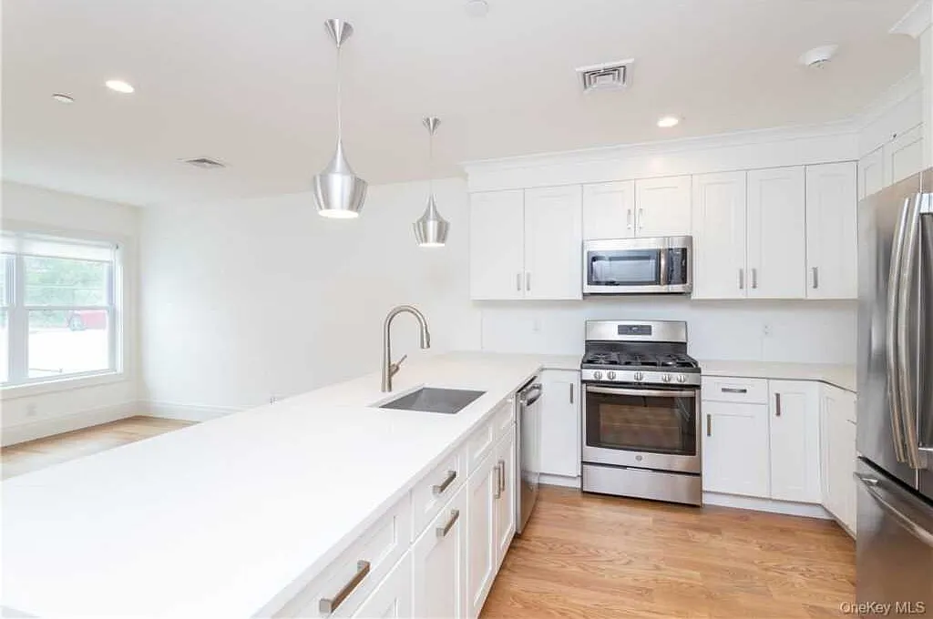 121 Fisher Avenue, White Plains, NY 10606 — Photo 3