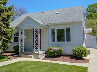 3936 S Packard Ave, Saint Francis, WI 53235