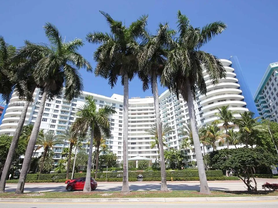 5161 Collins Ave #815