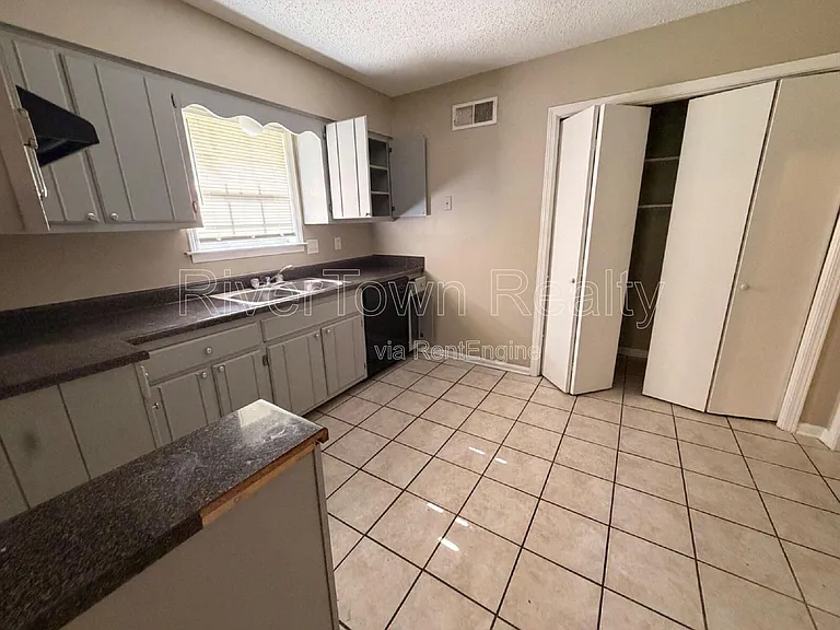 4311 Springwind Rd — Photo 15