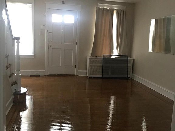 3rd image of 6033 N Mascher St