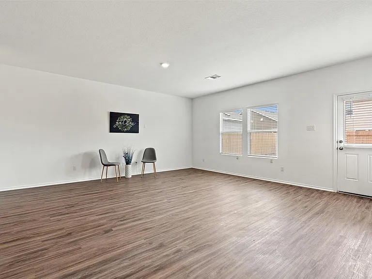 520 Gabbro Gdns — Photo 11