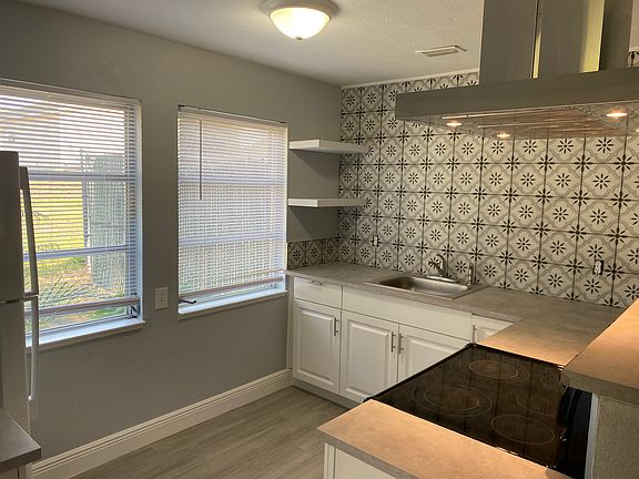 2nd image of 31606 Anderson Dr