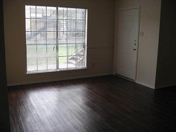 3rd image of 301 Craddock Ave APT D