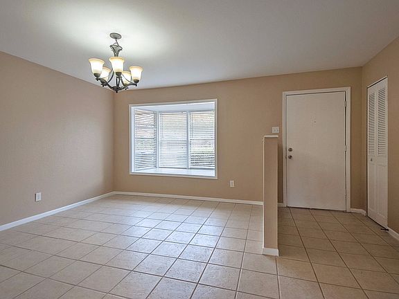 5th image of 3909 University Dr