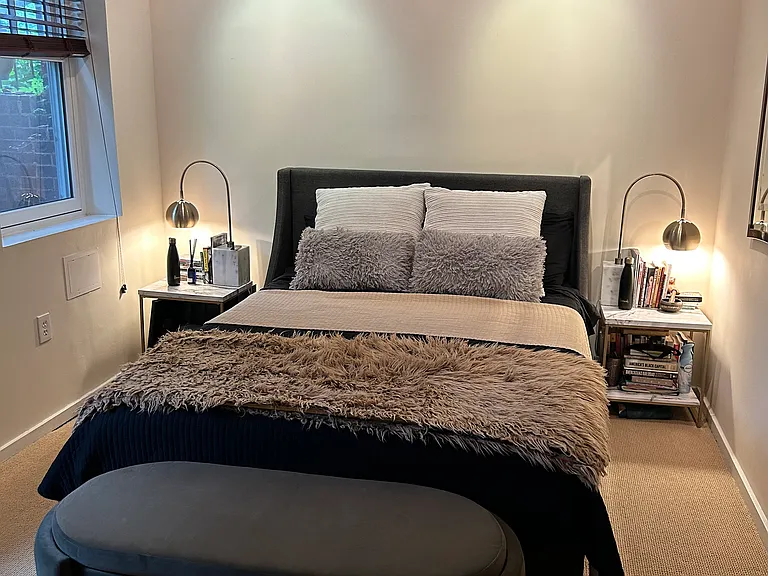 Bedroom#1 - queen size bed.
