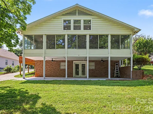 6917 Navajo Trl, Sherrills Ford, NC 28673