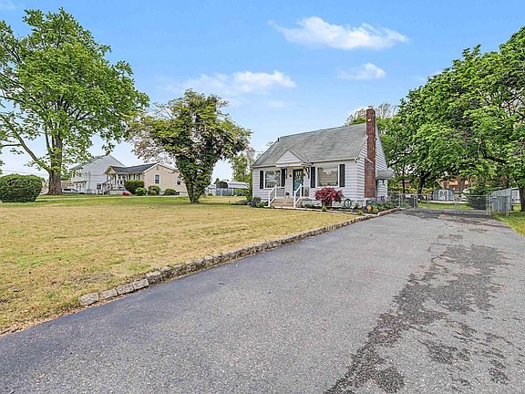 2nd image of 418 New Magnolia Rd