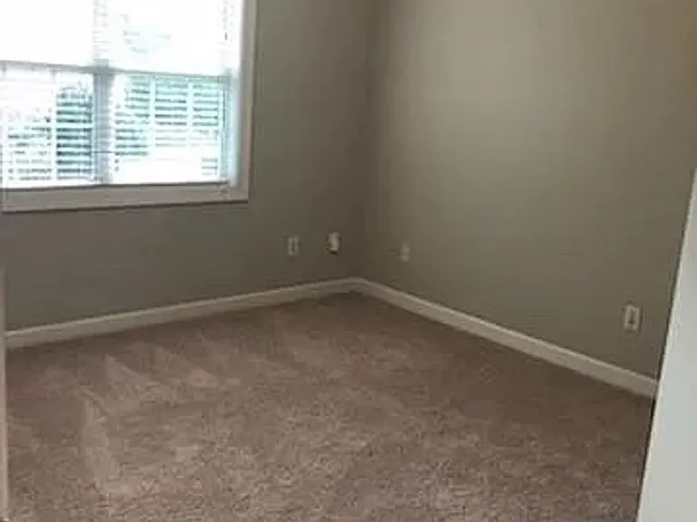 2119 Priory Ct — Photo 8