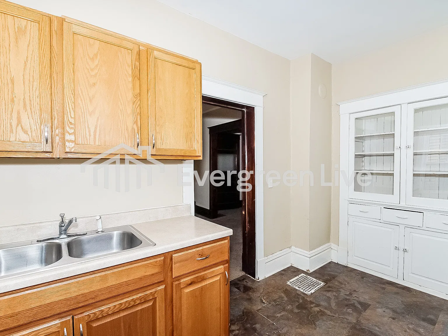 3 bed, 1.0 bath, 1484 sqft, $2,045 — Photo 4