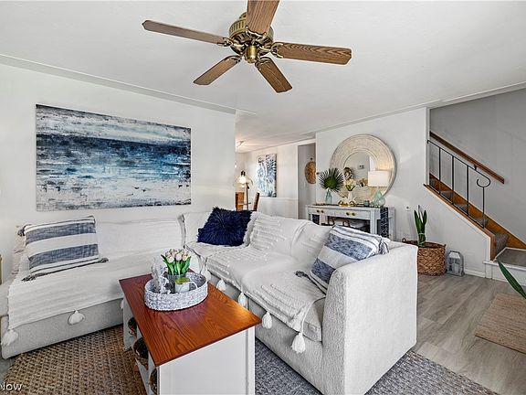 4th image of 4890 Beachwood Dr