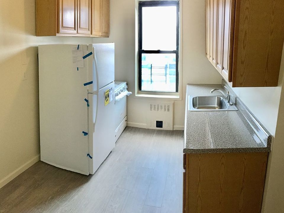 2nd image of 740 Clarkson Ave APT C