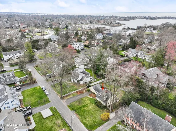 11 Field Rd, Riverside, CT 06878
