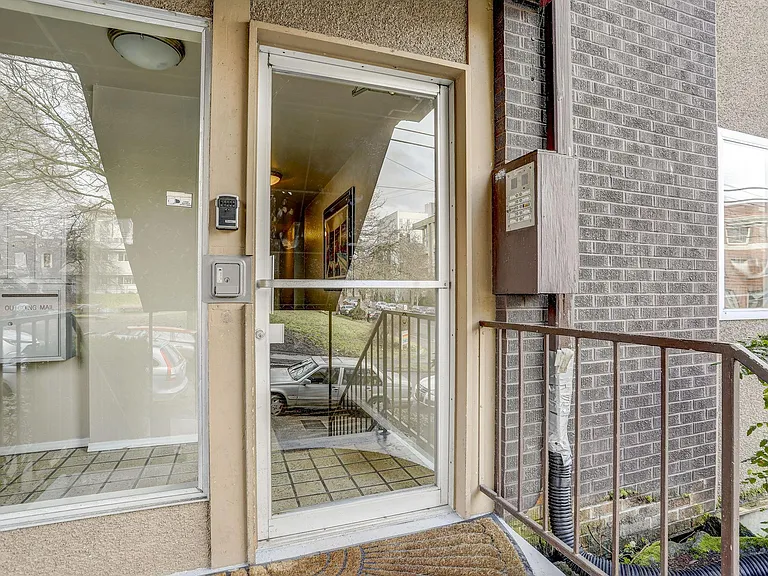 East Thomas Suites — Photo 4