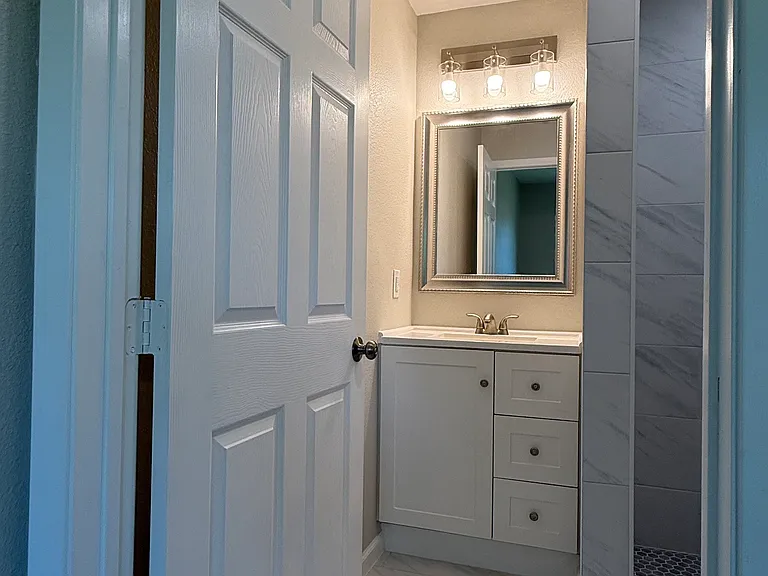 1817 Crescent St — Photo 26