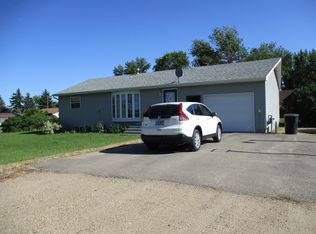 222 42nd St E, Williston, ND 58801