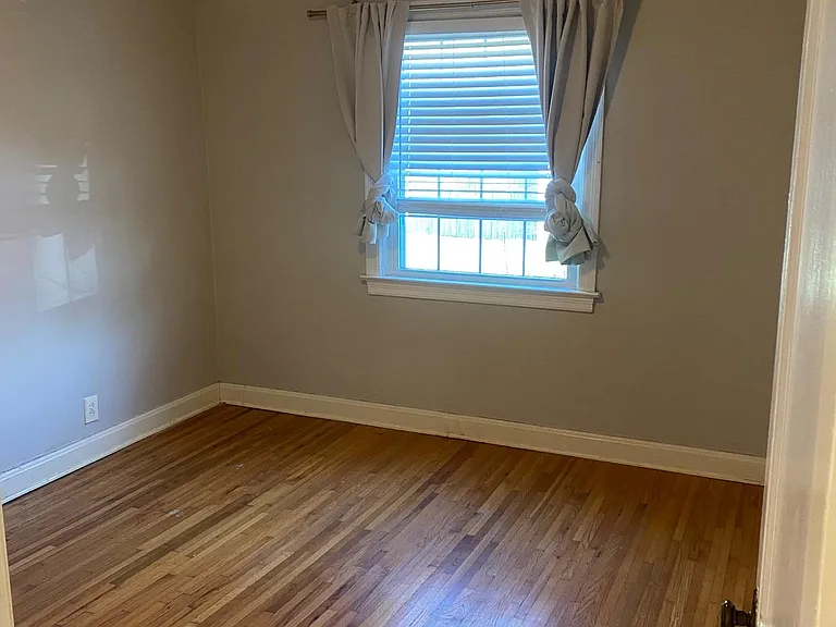 941 W Greenwood Ave — Photo 5