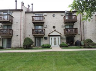 57 Sapphire 3 1b, Palatine, IL 60074