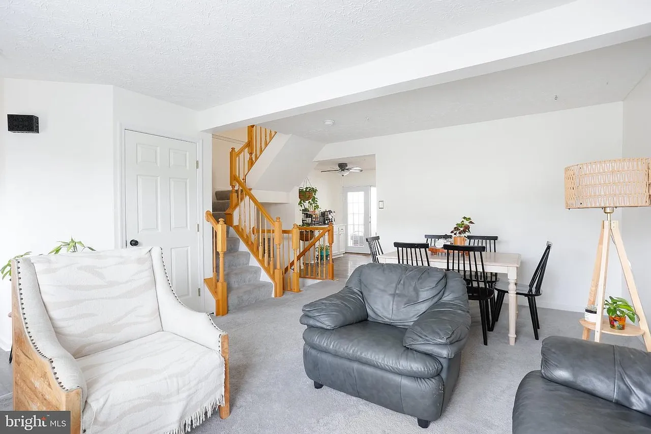 3 bed, 2.5 bath, 1980 sqft, $2,772 — Photo 3